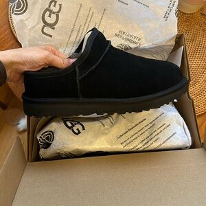 UGG Classic Suede Slipper
Size: 8